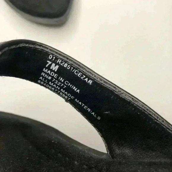 Rialto Comfort 7M Black Slip on Thong  Sandals - Picture 3 of 5